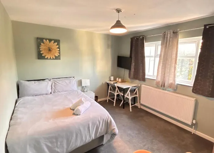 51 Lenham House